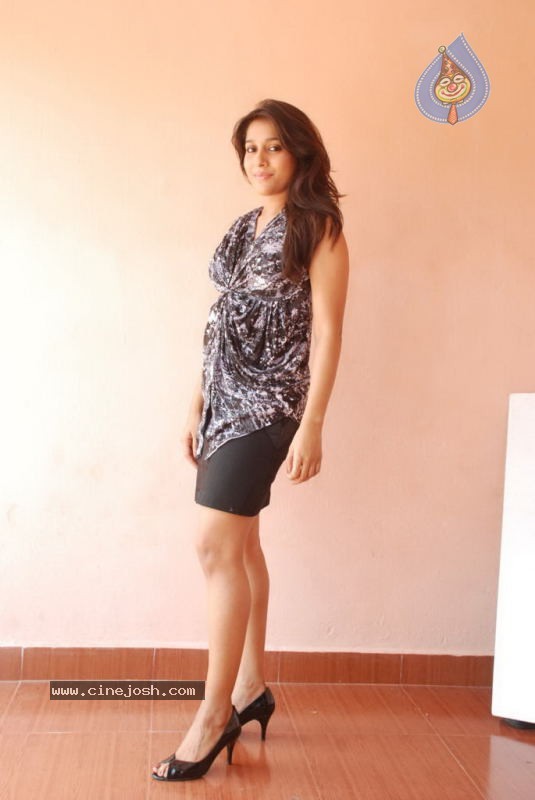 Rashmi Gautam Stills - 36 / 51 photos