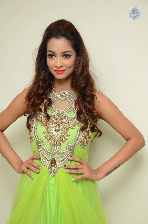 Rashmi Tagore New Pics - 11 / 17 photos