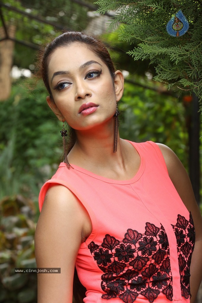 Rashmi Takoor Stills - 22 / 120 photos