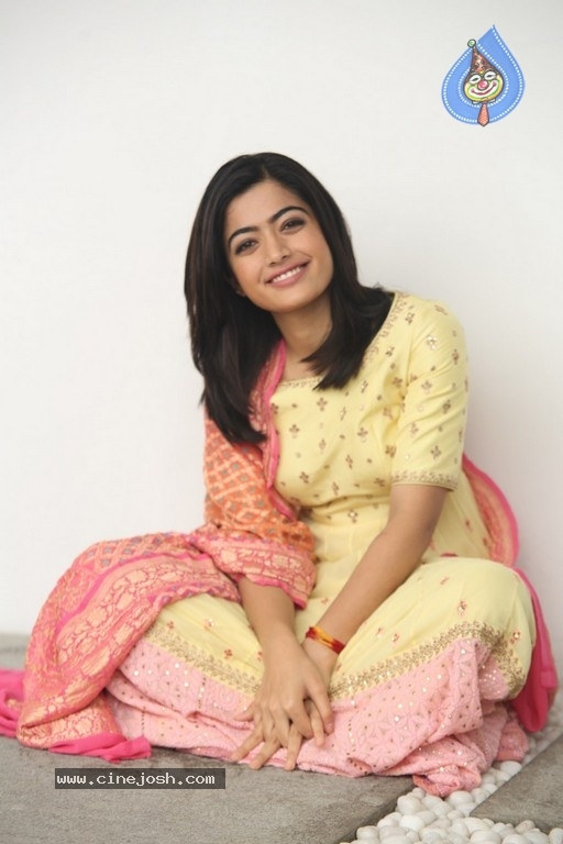 Rashmika Mandanna Pictures - 18 / 41 photos