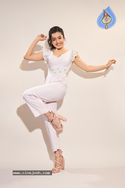 Rashmika New Stills - 4 / 8 photos