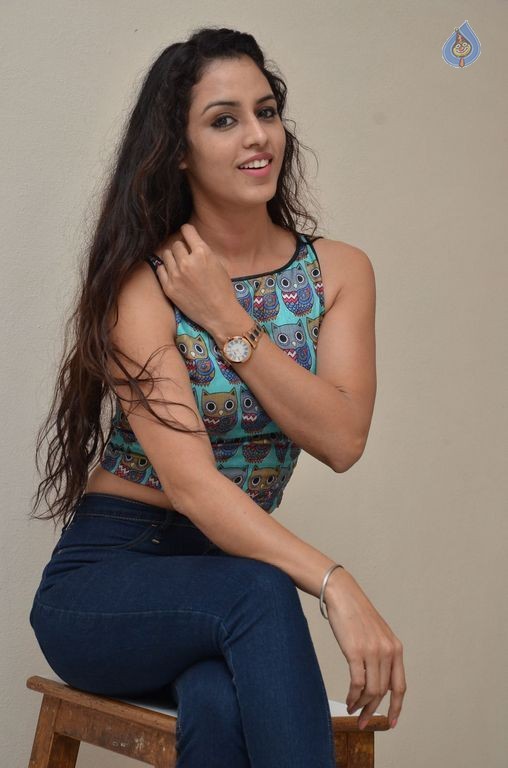 Ravneet Kaur Latest Photos - 17 / 42 photos