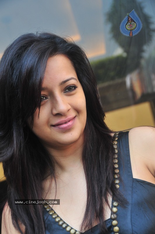 Reema Sen Gallery - 9 / 40 photos