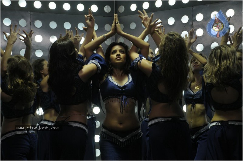 Reema Sen Spicy Stills In Yuganiki Okkadu  - 30 / 35 photos