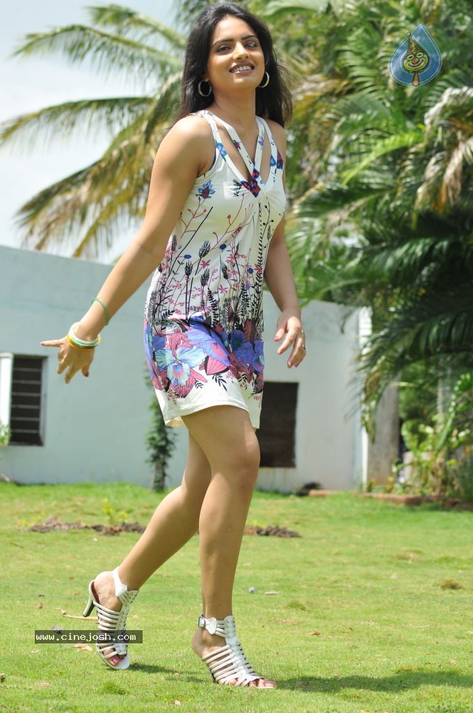 Reetu Kaur New Photos - 1 / 47 photos