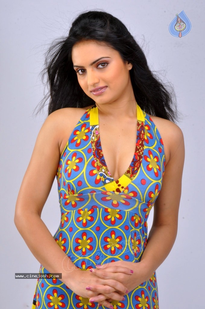 Reetu Kaur Spicy Stills - 8 / 124 photos