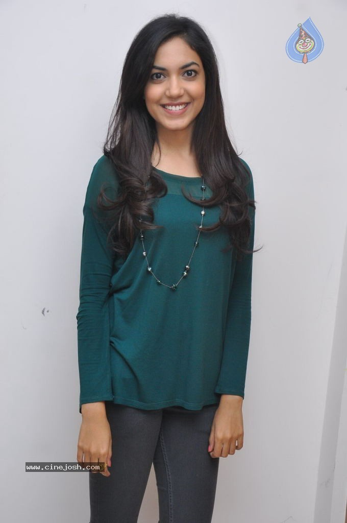 Reetu Varma Latest Pics - 30 / 47 photos