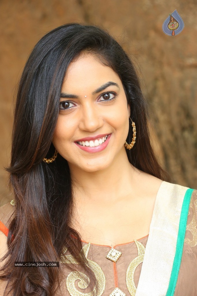 Reetu Varma Latest Stills - 12 / 58 photos