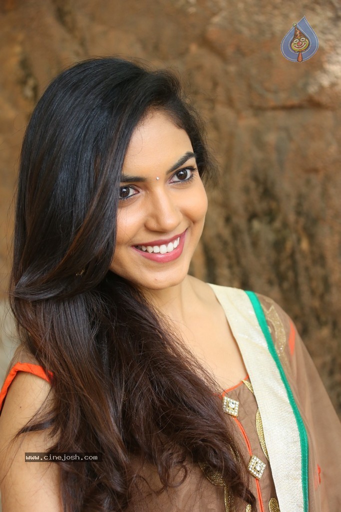 Reetu Varma Latest Stills - 13 / 58 photos