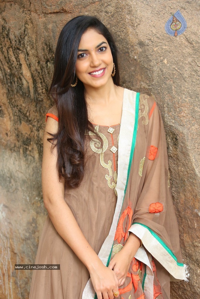 Reetu Varma Latest Stills - 27 / 58 photos