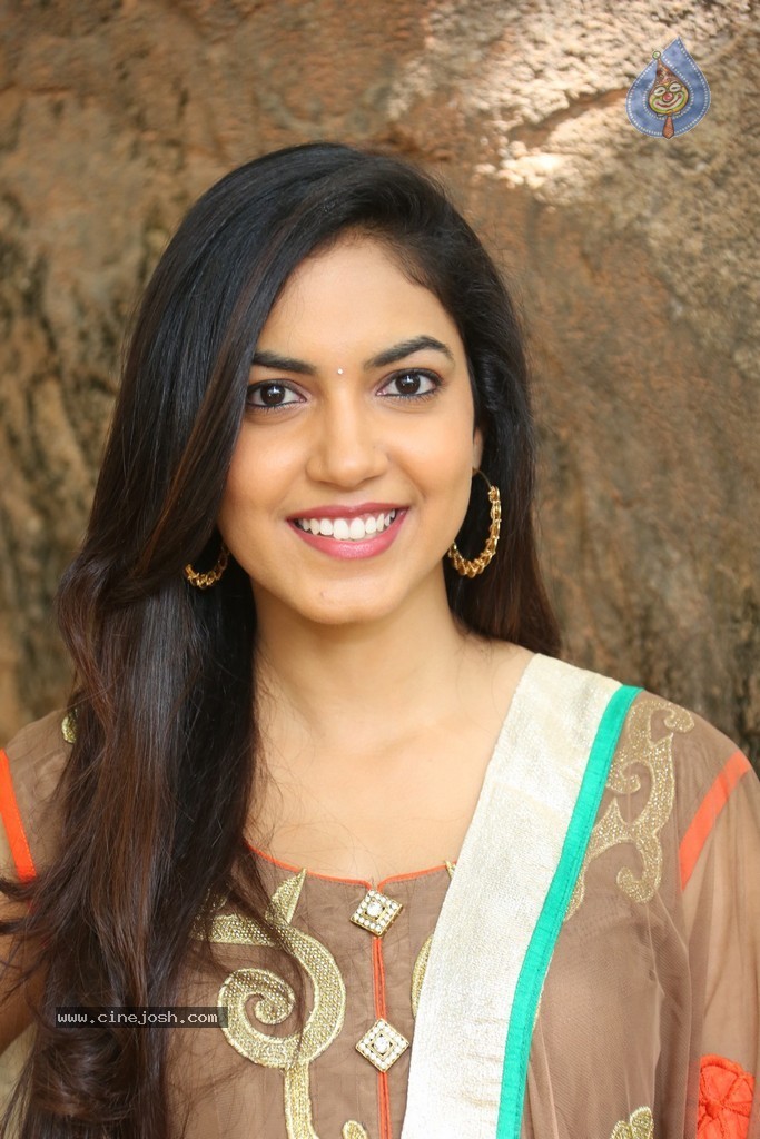 Reetu Varma Latest Stills - 29 / 58 photos