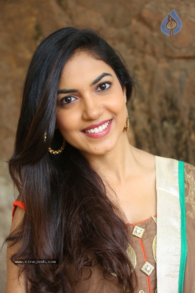 Reetu Varma Latest Stills - 30 / 58 photos