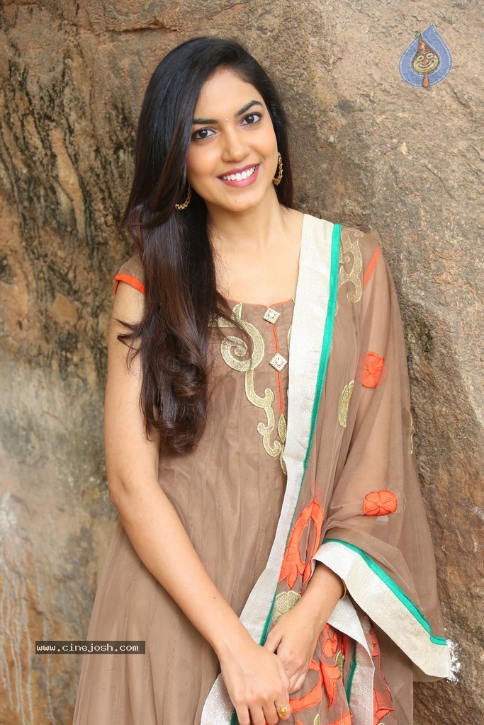 Reetu Varma Latest Stills - 31 / 58 photos