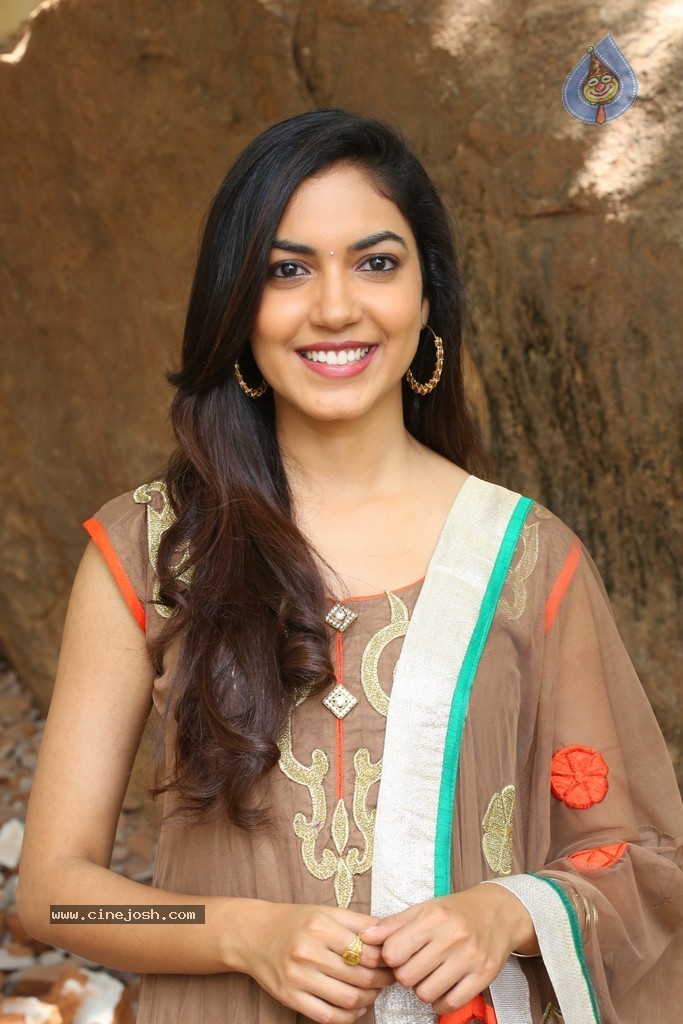 Reetu Varma Latest Stills - 37 / 58 photos