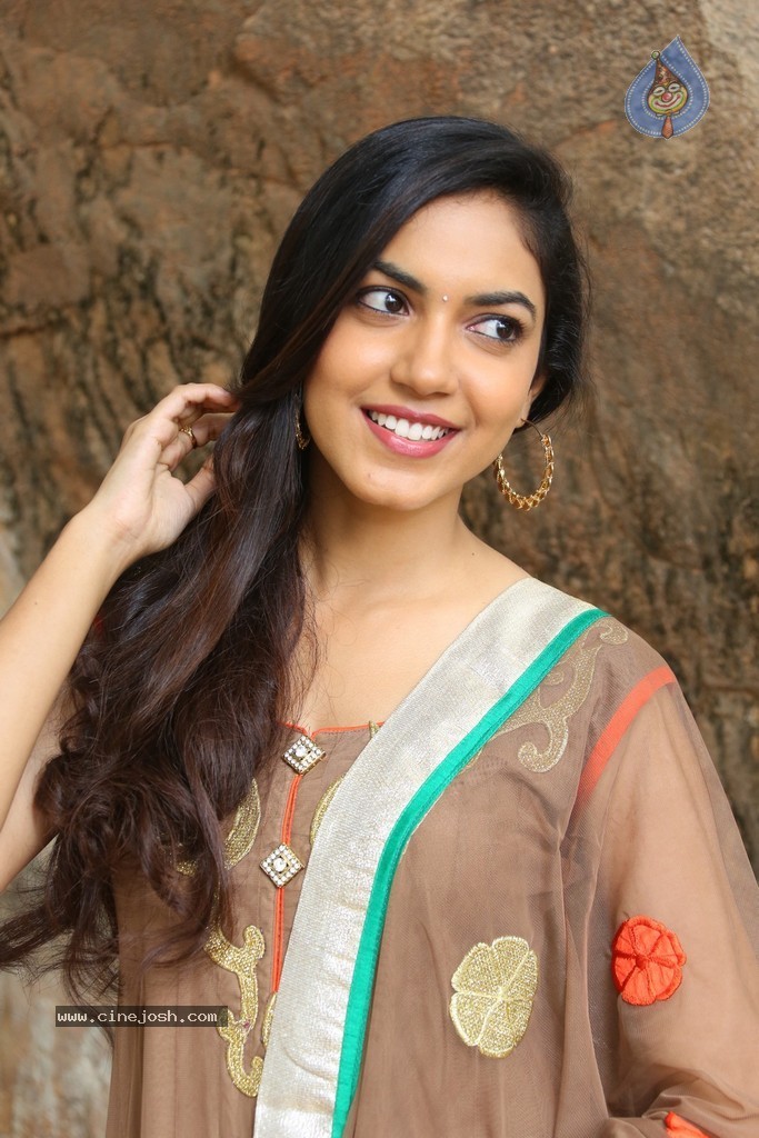 Reetu Varma Latest Stills - 39 / 58 photos