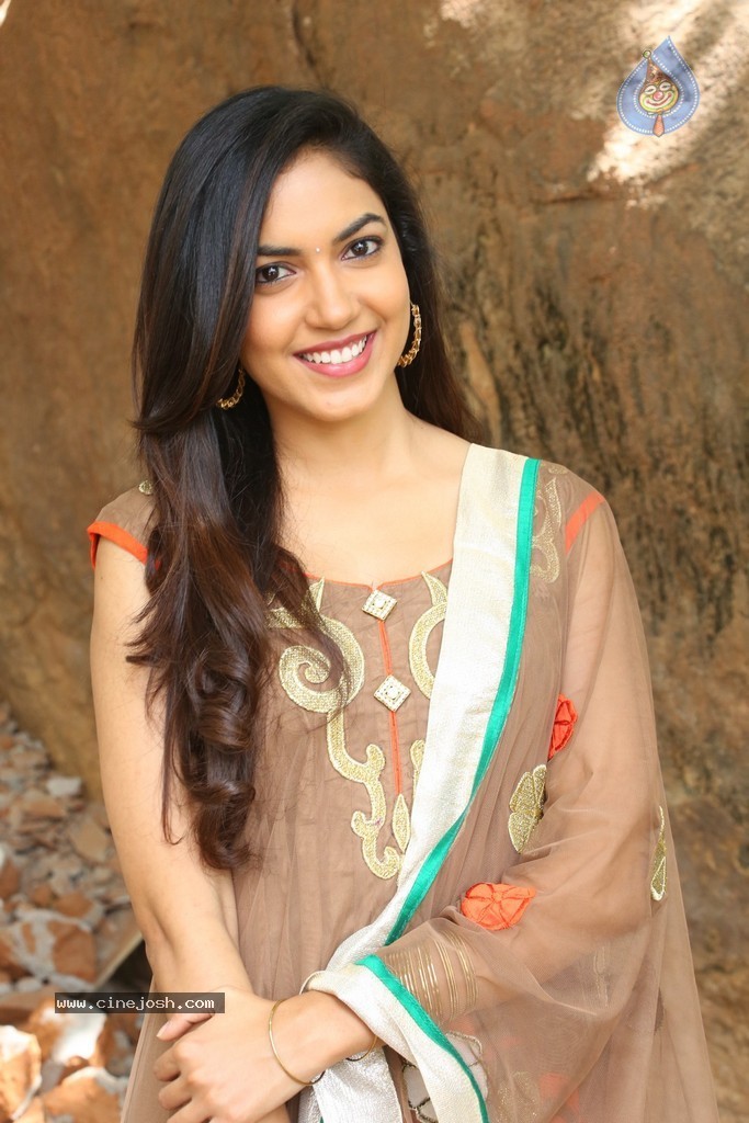 Reetu Varma Latest Stills - 47 / 58 photos