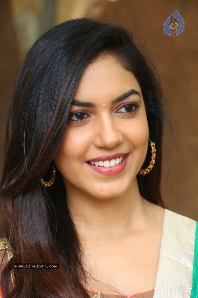 Reetu Varma Latest Stills - 49 / 58 photos