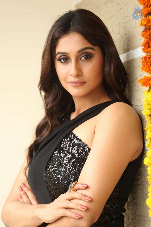 Regina Cassandra Images - 1 / 48 photos