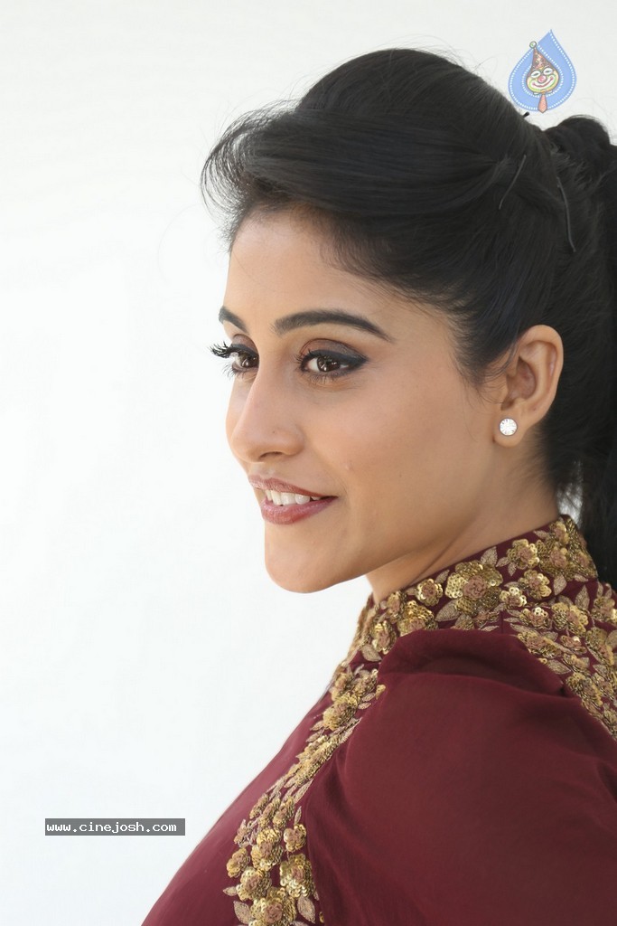 Regina Cassandra New Gallery - 22 / 152 photos