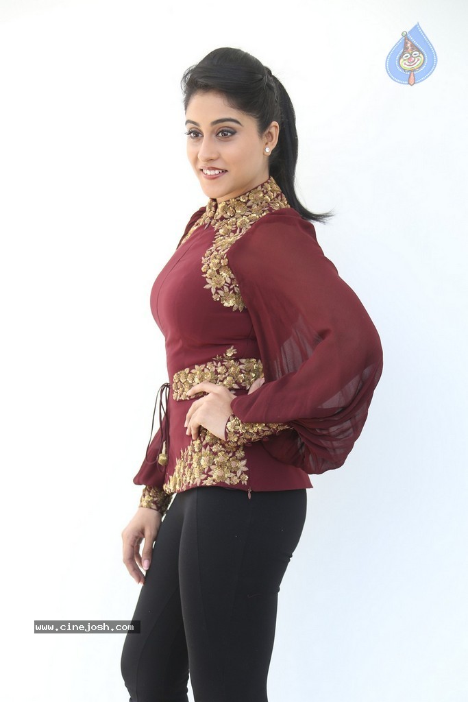 Regina Cassandra New Gallery - 23 / 152 photos
