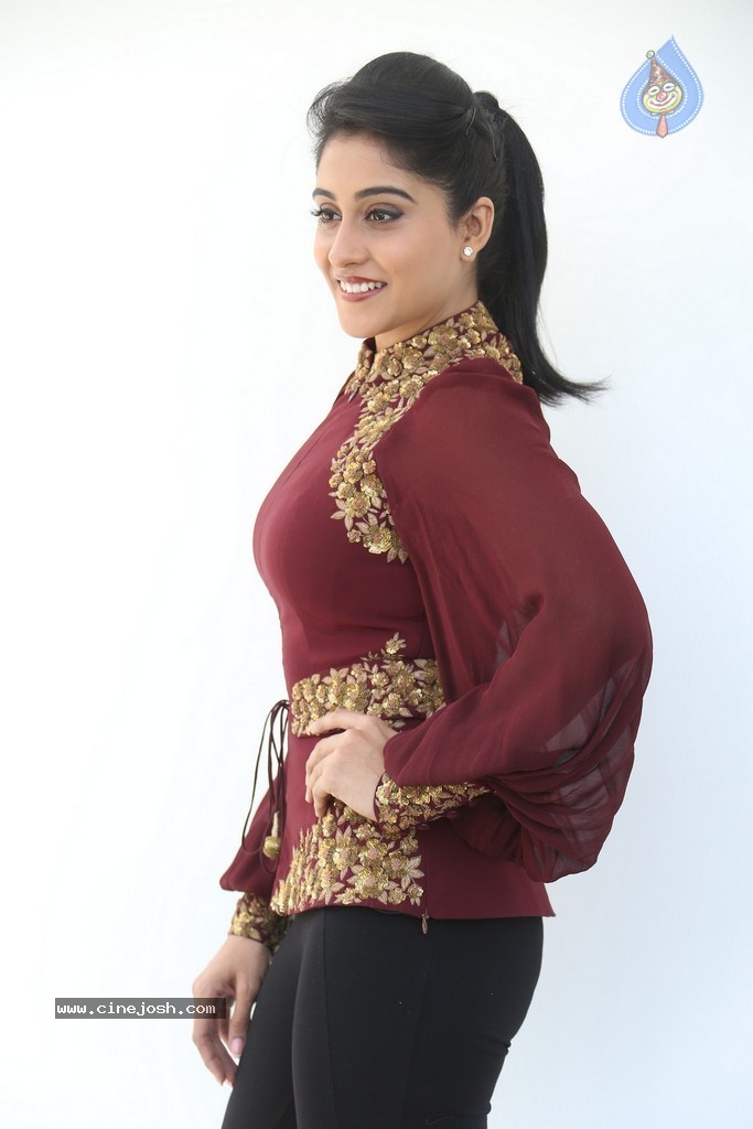 Regina Cassandra New Gallery - 24 / 152 photos