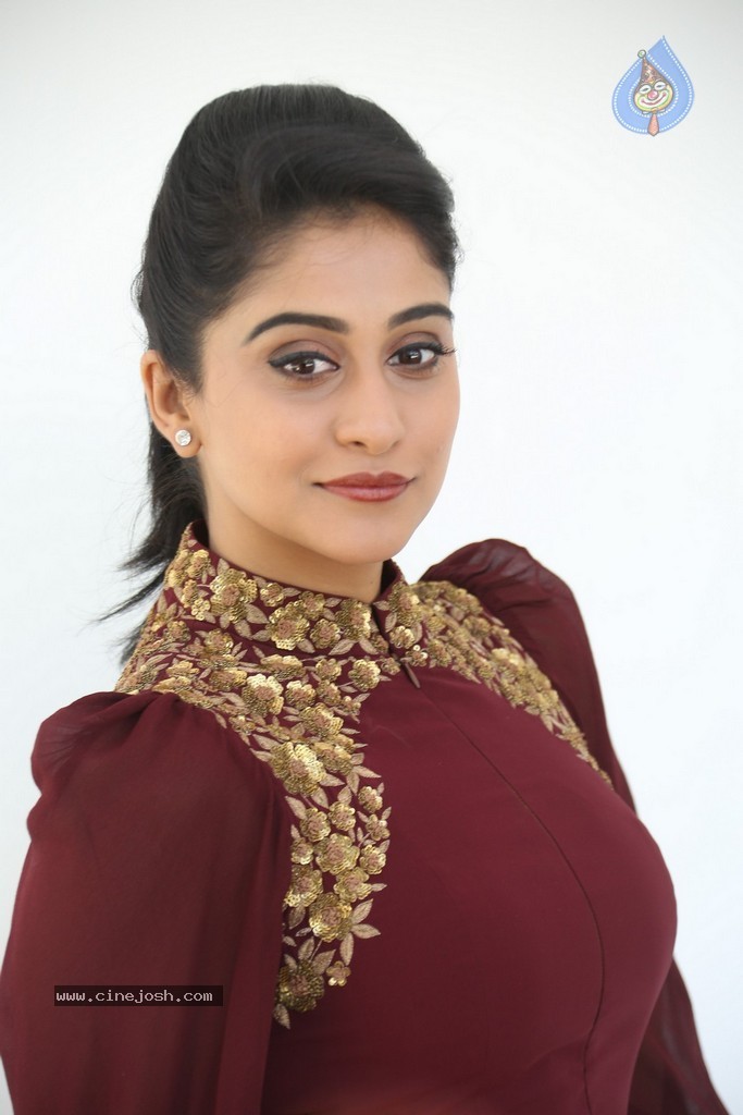 Regina Cassandra New Gallery - 33 / 152 photos