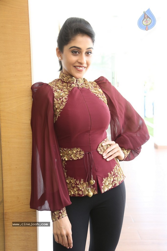 Regina Cassandra New Gallery - 35 / 152 photos