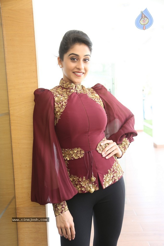Regina Cassandra New Gallery - 112 / 152 photos