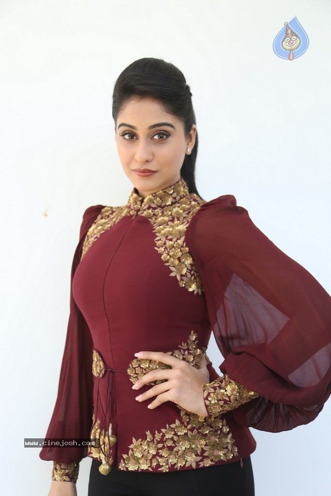 Regina Cassandra New Gallery - 120 / 152 photos