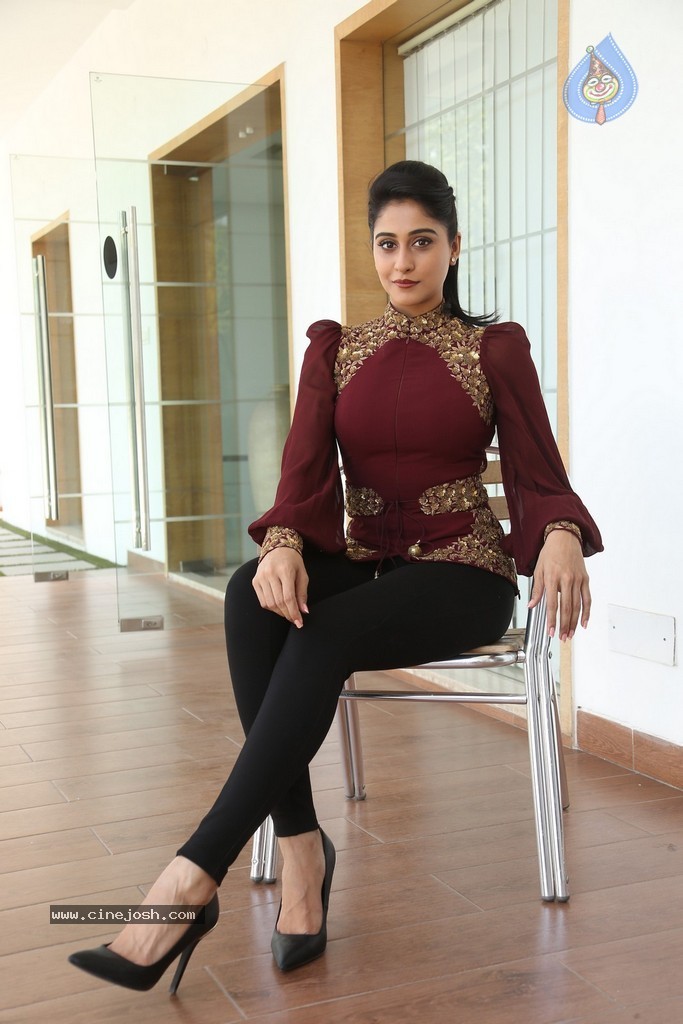 Regina Cassandra New Gallery - 135 / 152 photos