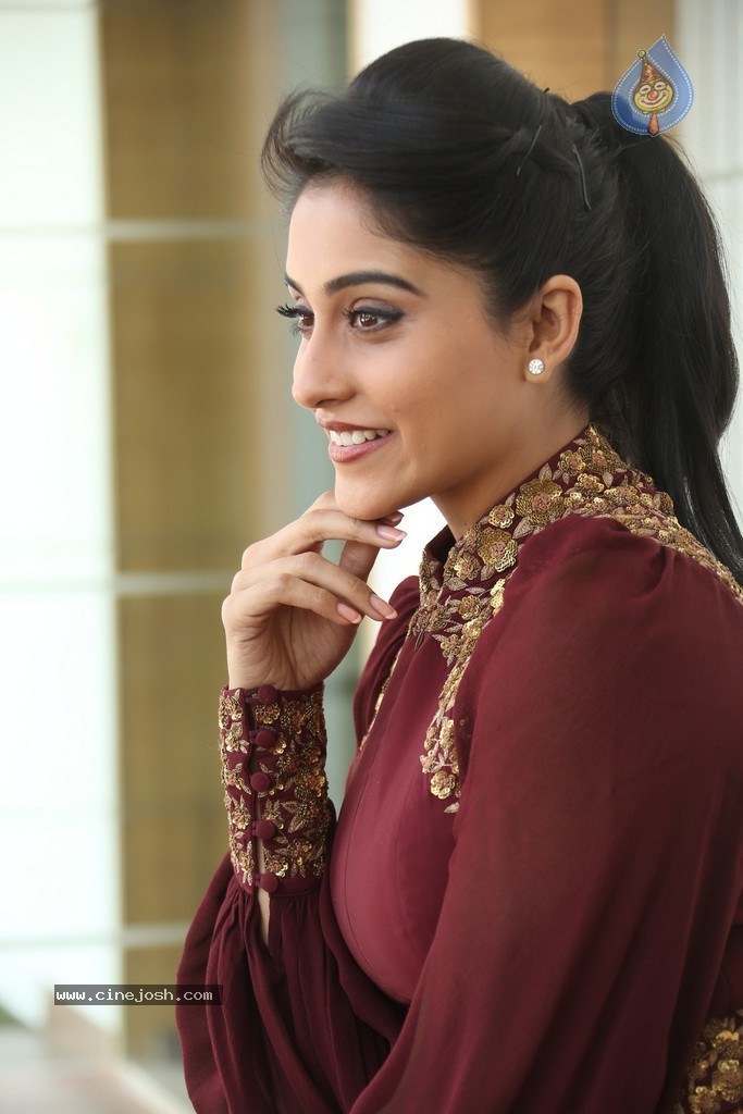 Regina Cassandra New Gallery - 136 / 152 photos