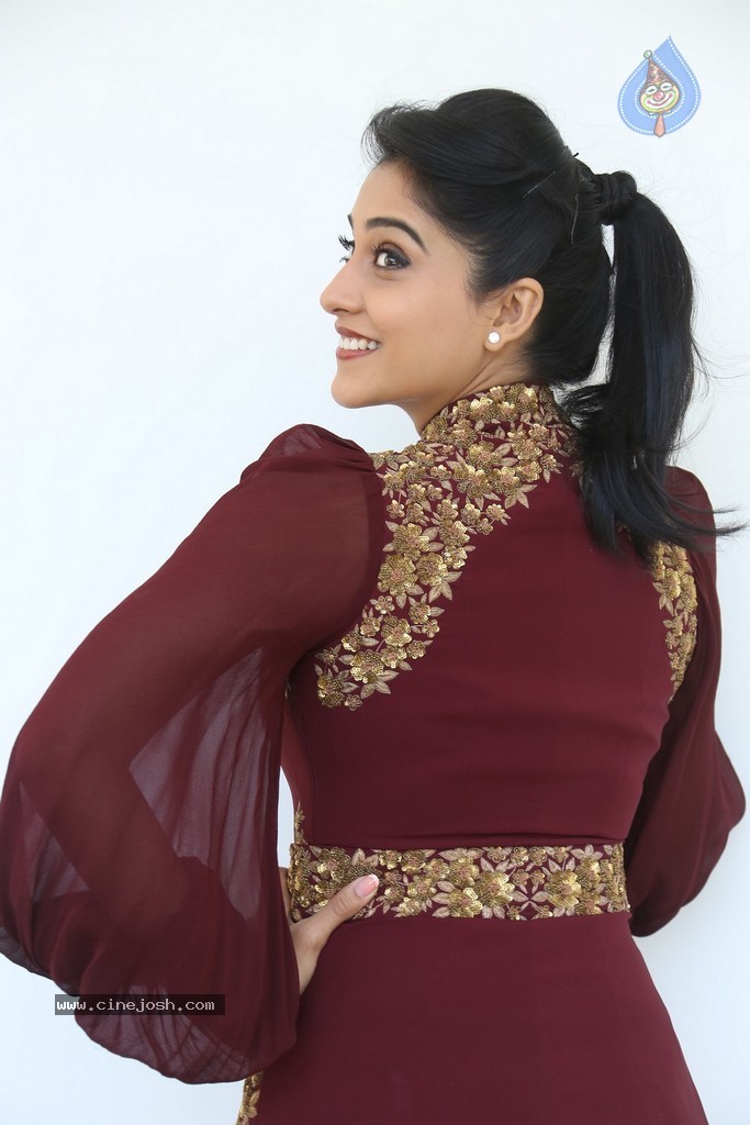 Regina Cassandra New Gallery - 137 / 152 photos