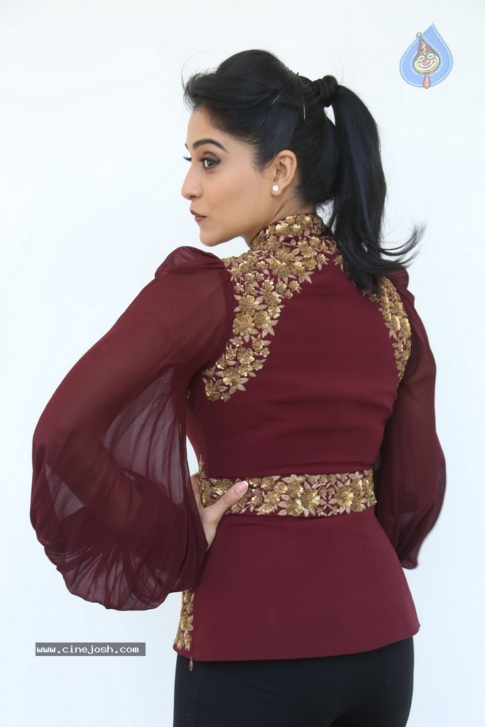 Regina Cassandra New Gallery - 140 / 152 photos