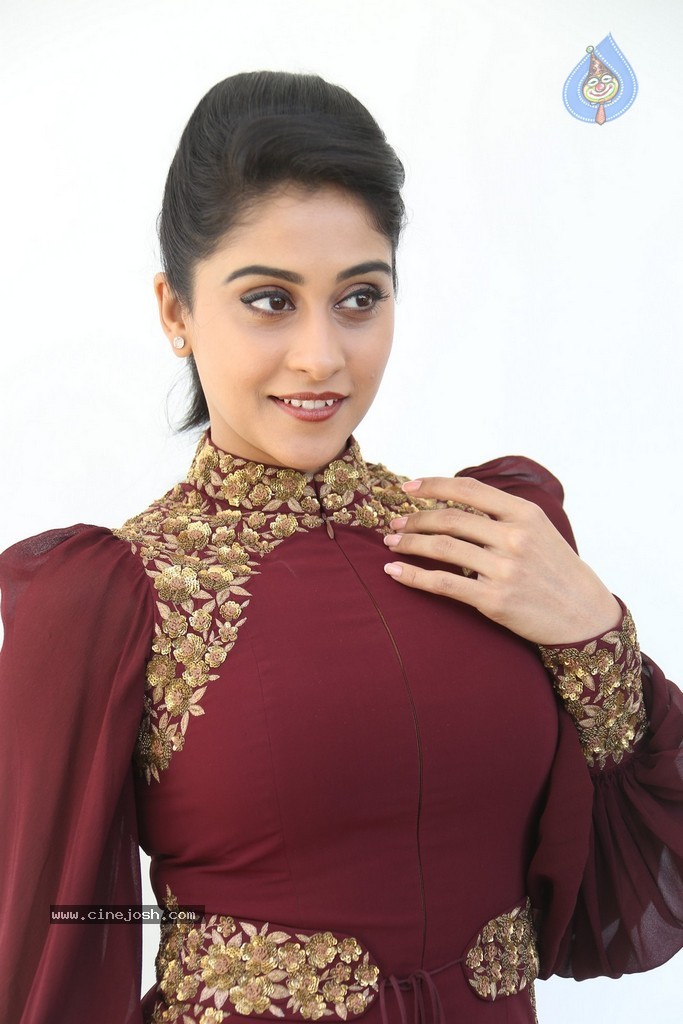 Regina Cassandra New Gallery - 148 / 152 photos
