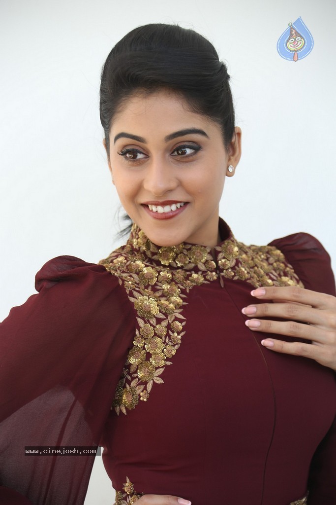 Regina Cassandra New Gallery - 149 / 152 photos