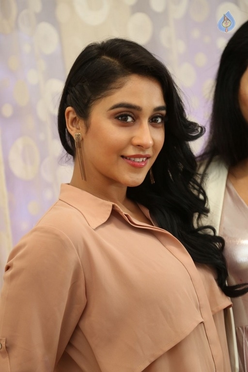 Regina Cassandra New Photos - 10 / 40 photos