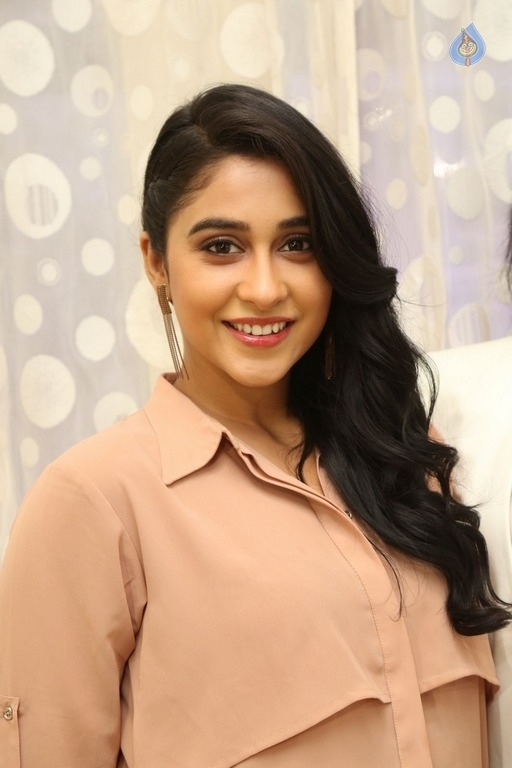 Regina Cassandra New Photos - 35 / 40 photos