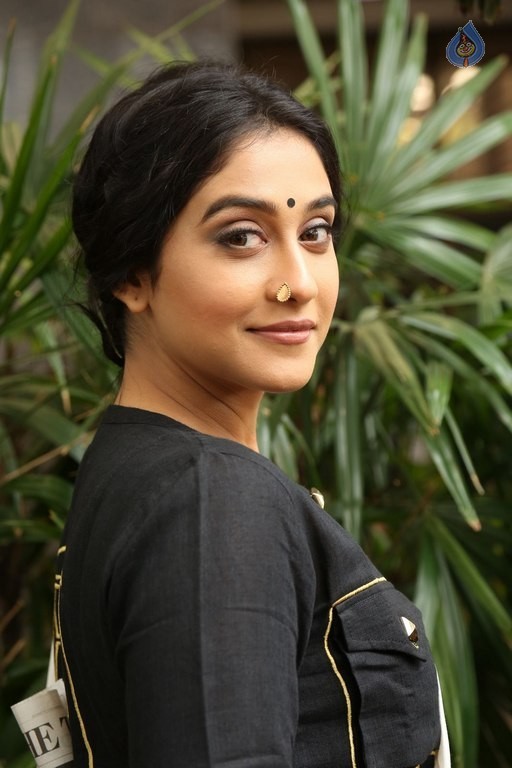Regina Cassandra New Pics - 23 / 30 photos