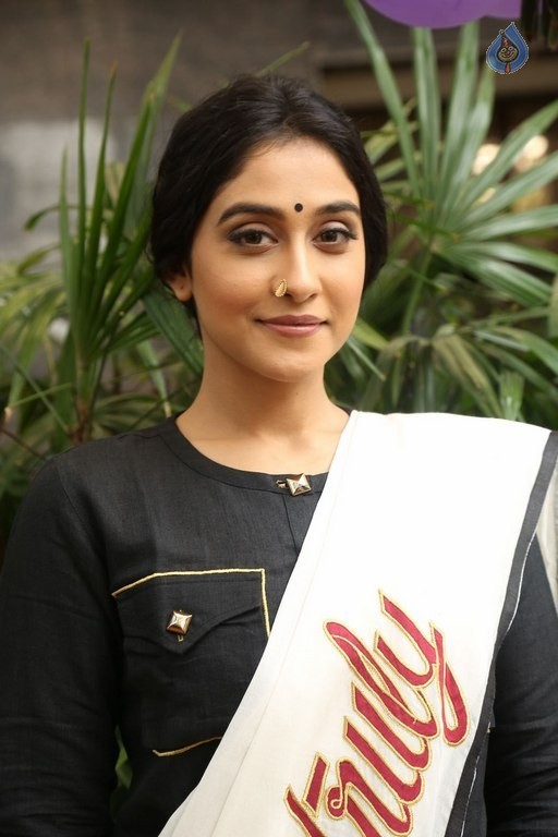 Regina Cassandra New Pics - 24 / 30 photos