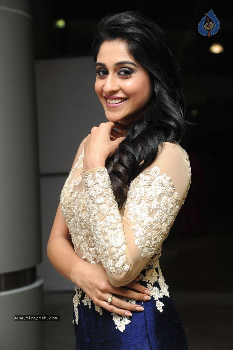 Regina Cassandra New Pics - 1 / 101 photos