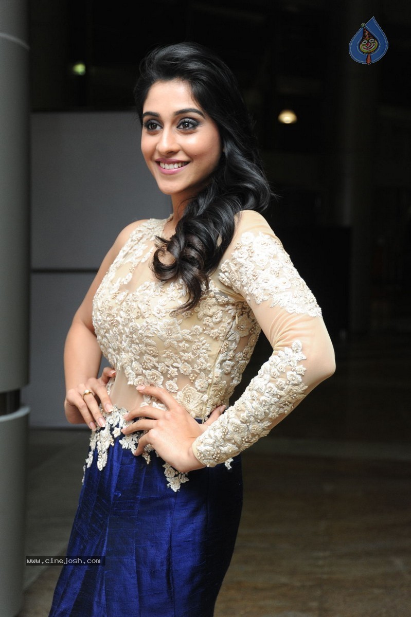 Regina Cassandra New Pics - 64 / 101 photos