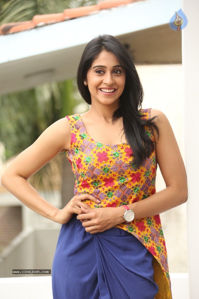 Regina Cassandra New Stills - 44 / 118 photos