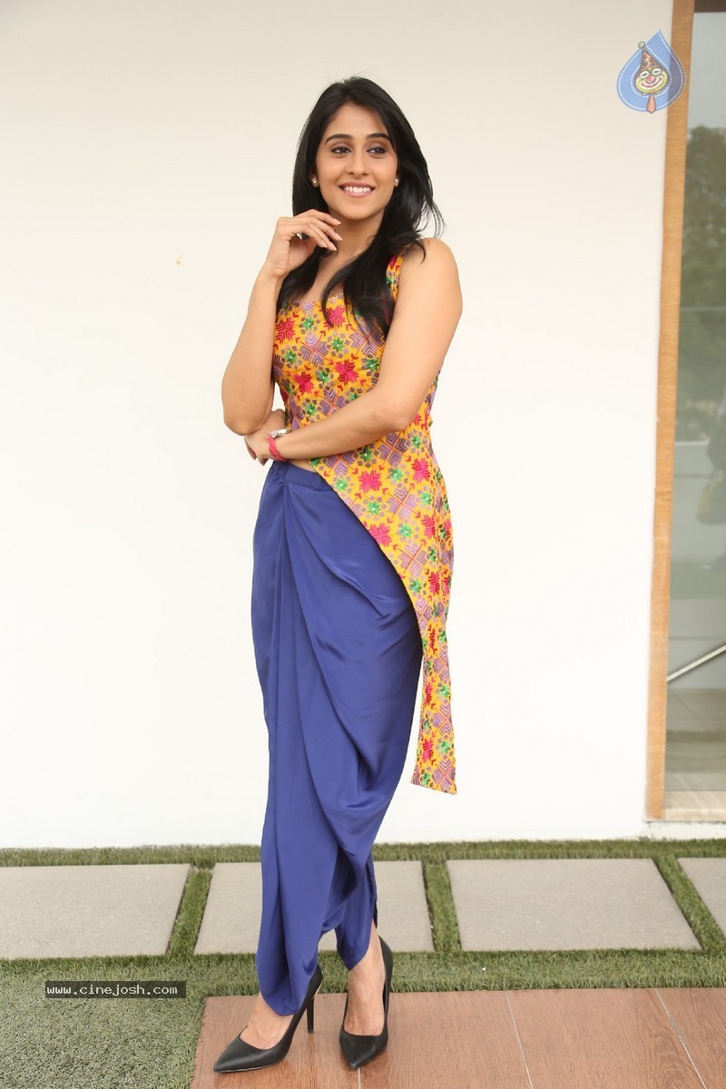 Regina Cassandra New Stills - 49 / 118 photos