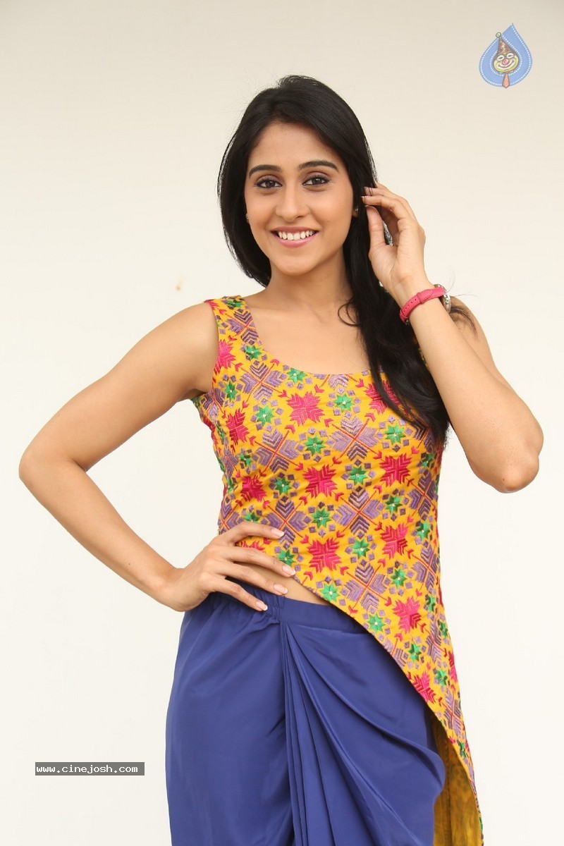 Regina Cassandra New Stills - 62 / 118 photos