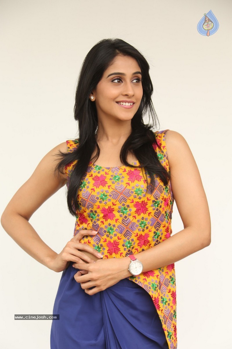 Regina Cassandra New Stills - 106 / 118 photos