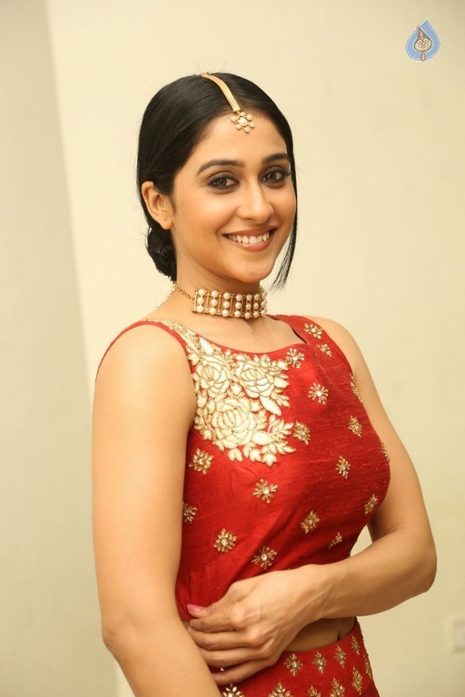 Regina Cassandra Photos - 10 / 41 photos