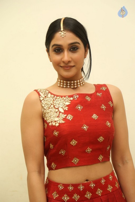 Regina Cassandra Photos - 17 / 41 photos