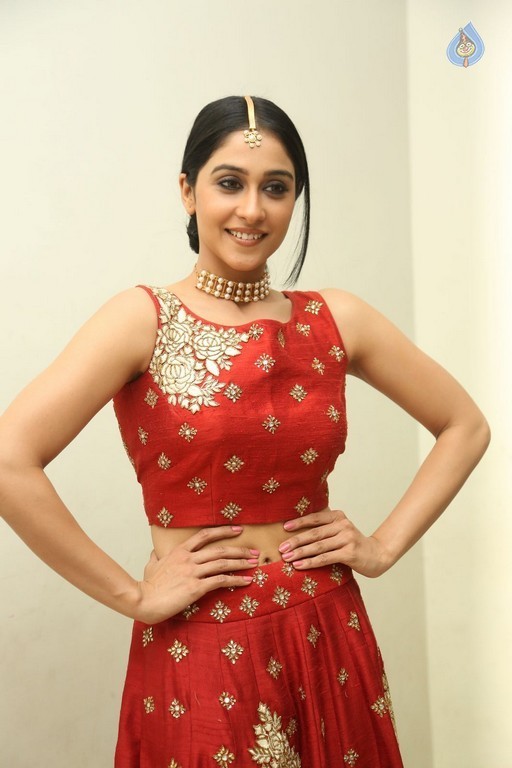 Regina Cassandra Photos - 21 / 41 photos