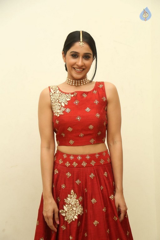 Regina Cassandra Photos - 41 / 41 photos