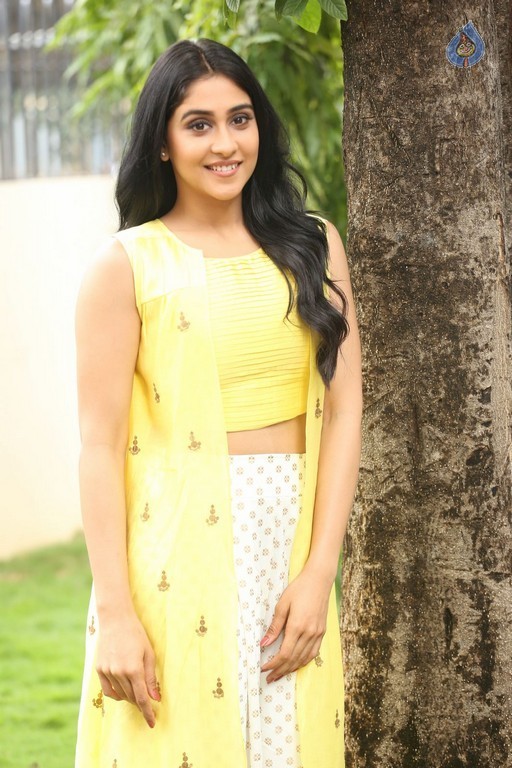 Regina Cassandra Photos - 22 / 61 photos